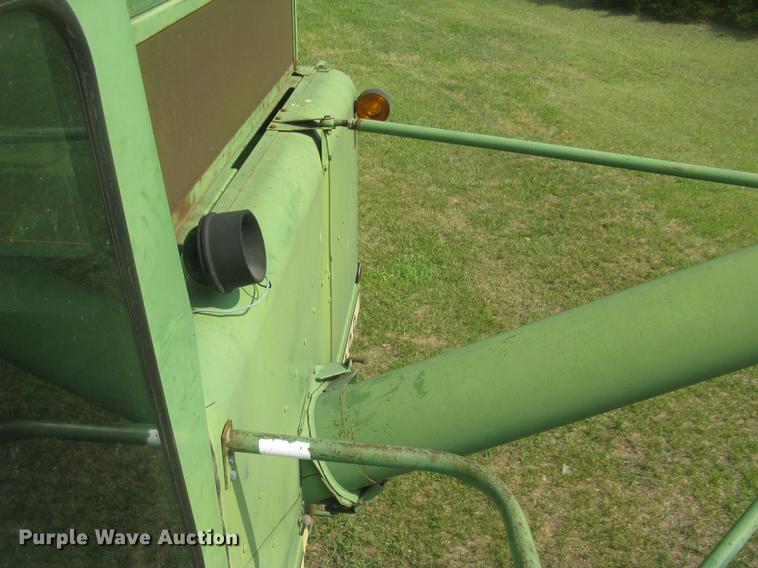image for item DC2253 John Deere 4400 combine