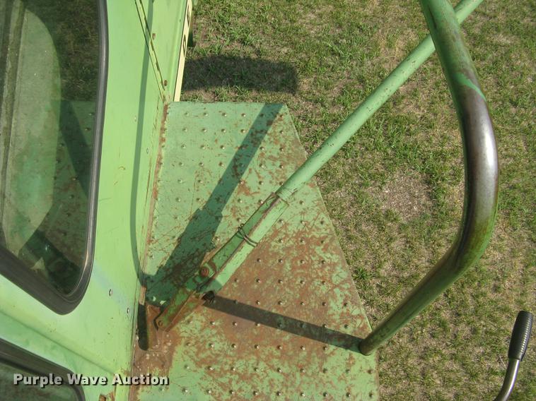 image for item DC2253 John Deere 4400 combine
