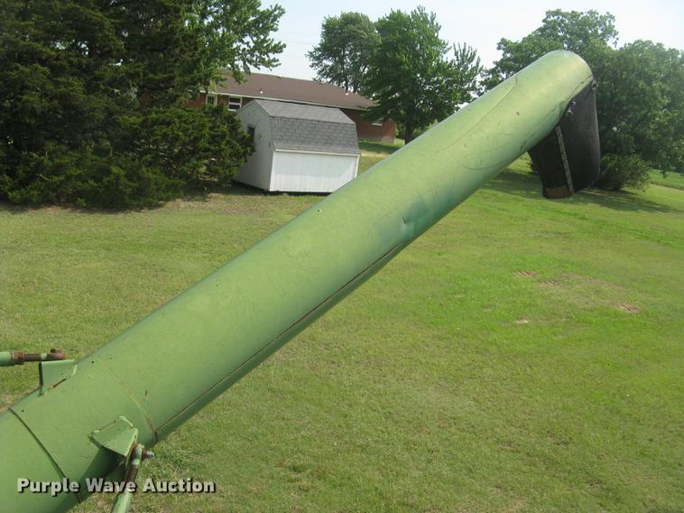 image for item DC2253 John Deere 4400 combine