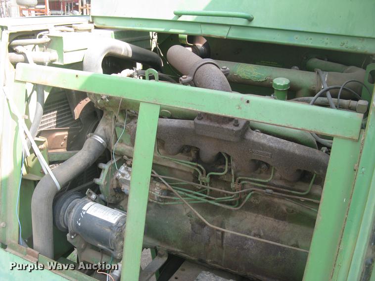 image for item DC2253 John Deere 4400 combine