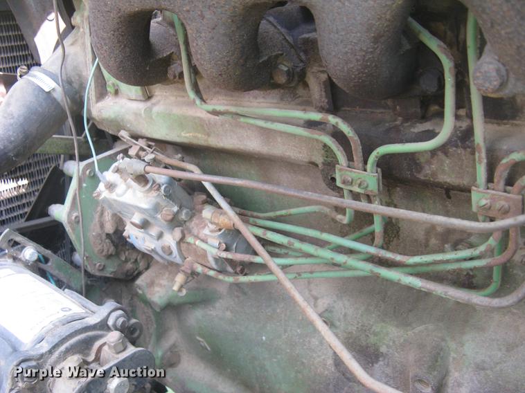 image for item DC2253 John Deere 4400 combine