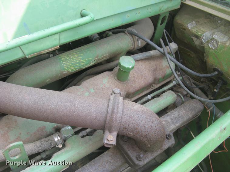 image for item DC2253 John Deere 4400 combine