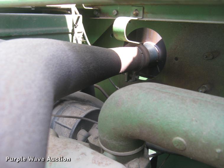 image for item DC2253 John Deere 4400 combine