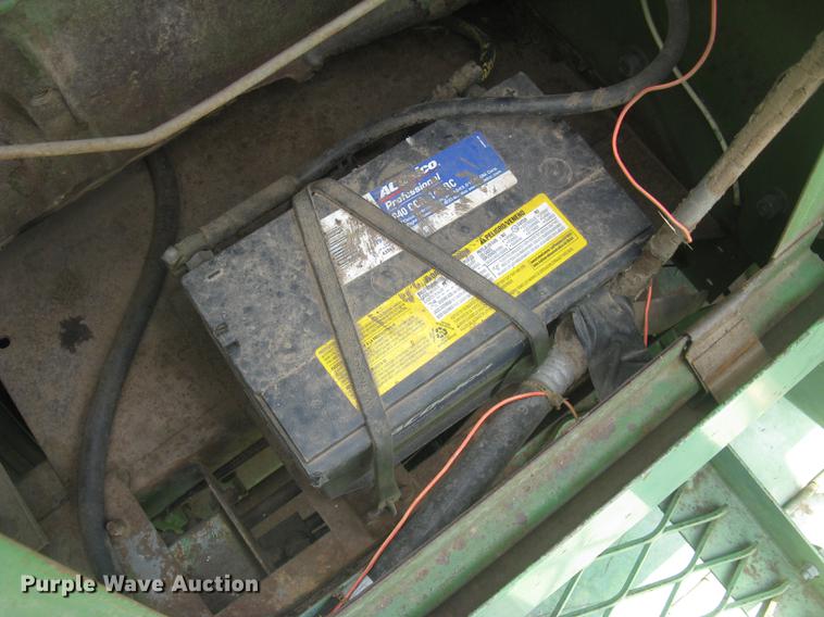 image for item DC2253 John Deere 4400 combine