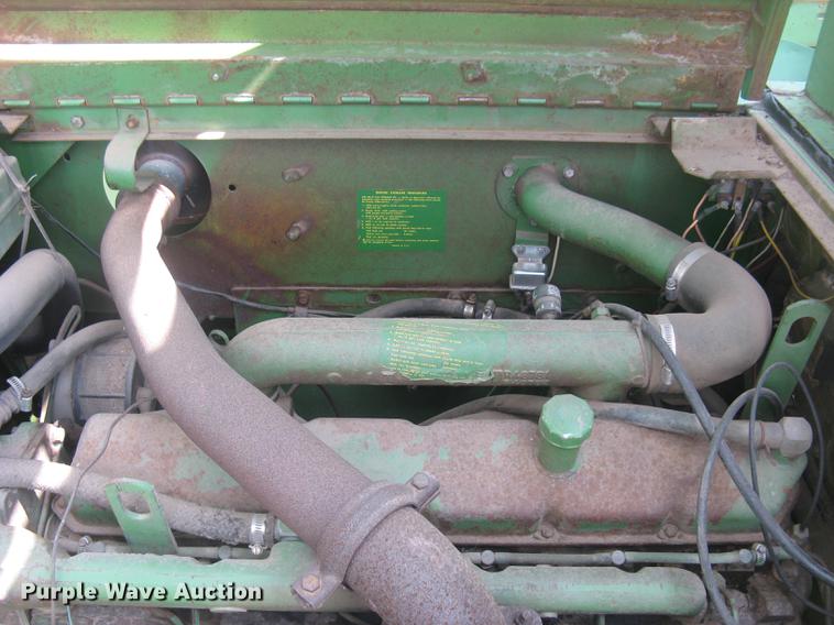 image for item DC2253 John Deere 4400 combine