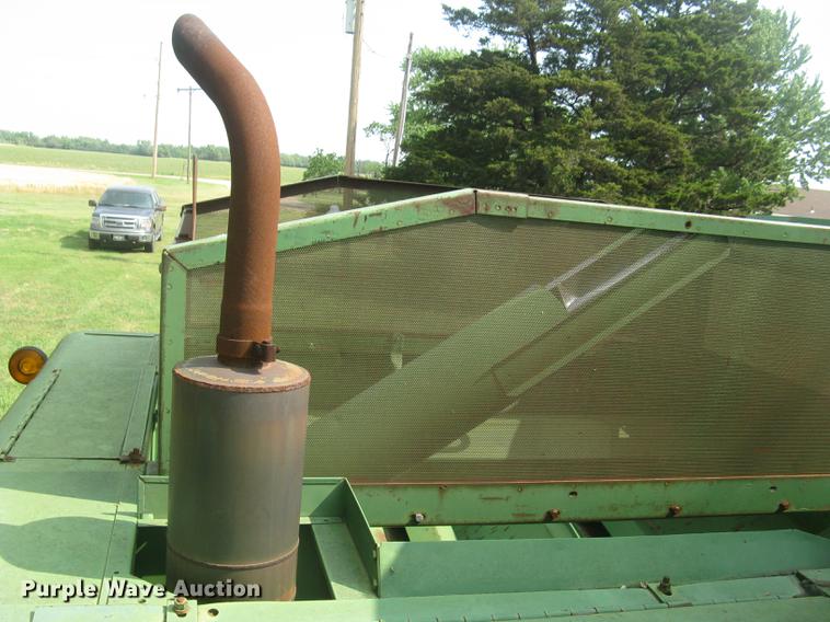 image for item DC2253 John Deere 4400 combine