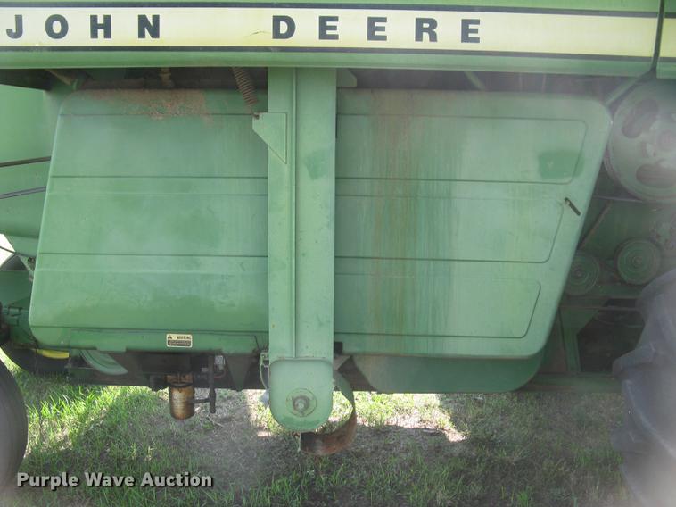image for item DC2253 John Deere 4400 combine
