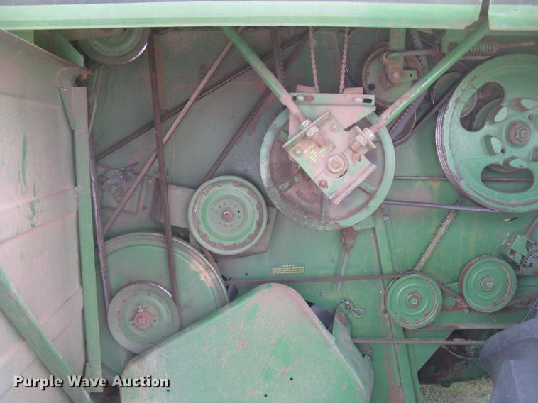 image for item DC2253 John Deere 4400 combine