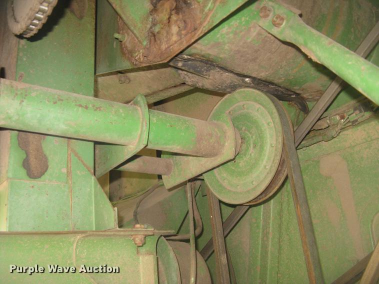 image for item DC2253 John Deere 4400 combine