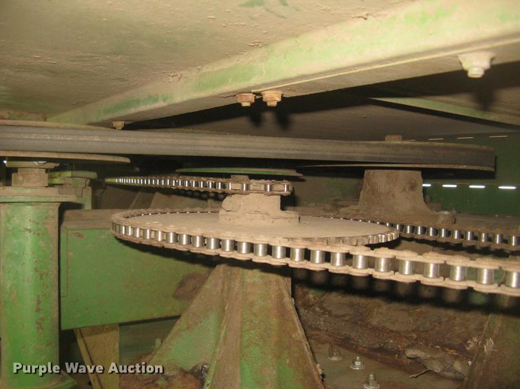 image for item DC2253 John Deere 4400 combine