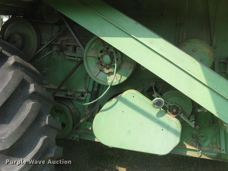 image for item DC2253 John Deere 4400 combine
