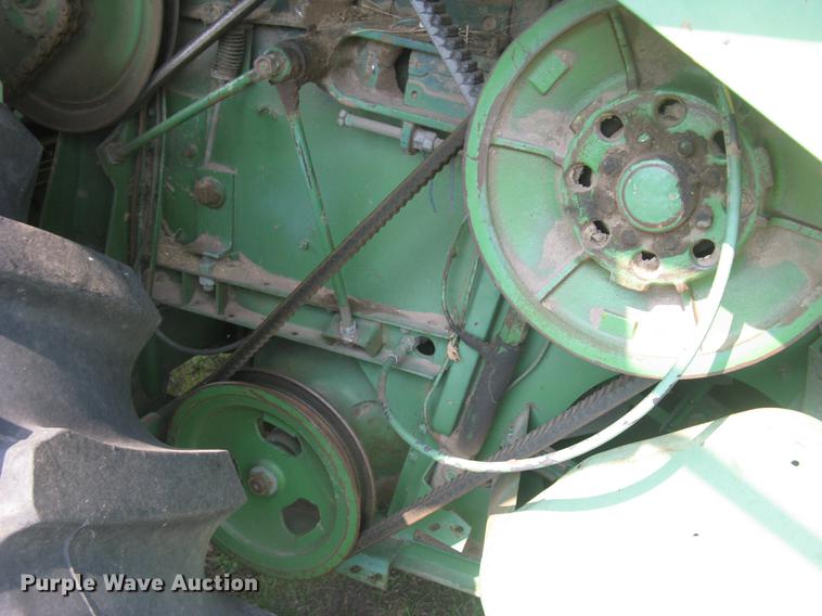 image for item DC2253 John Deere 4400 combine