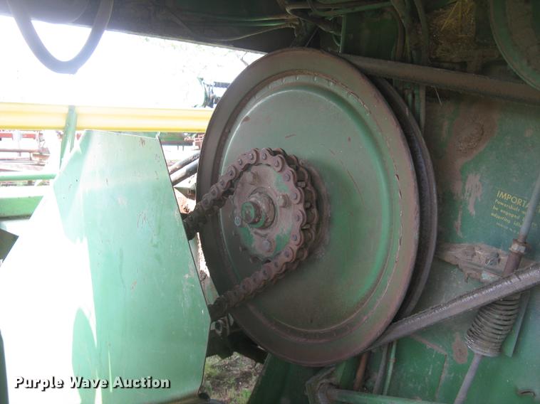 image for item DC2253 John Deere 4400 combine