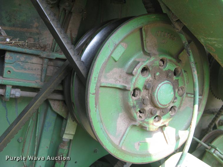 image for item DC2253 John Deere 4400 combine