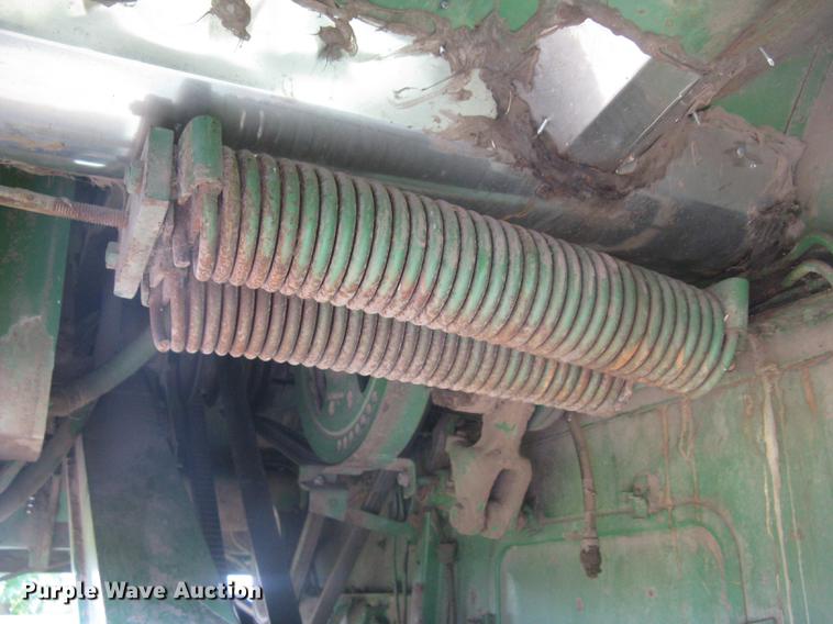 image for item DC2253 John Deere 4400 combine