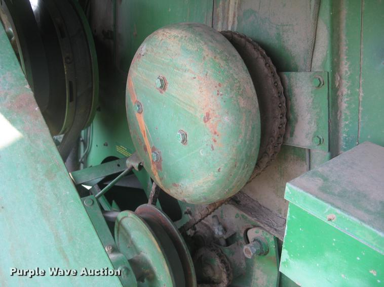 image for item DC2253 John Deere 4400 combine