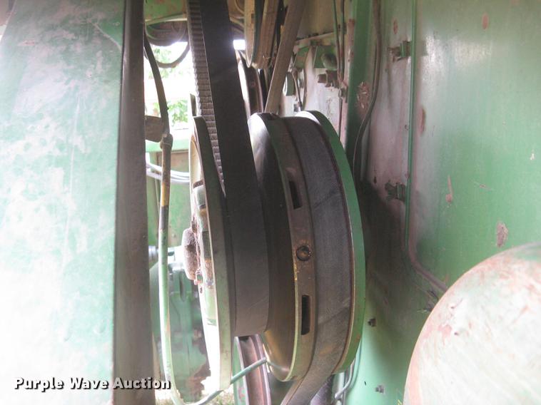 image for item DC2253 John Deere 4400 combine