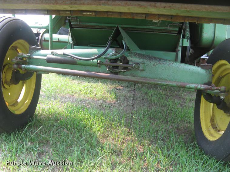 image for item DC2253 John Deere 4400 combine