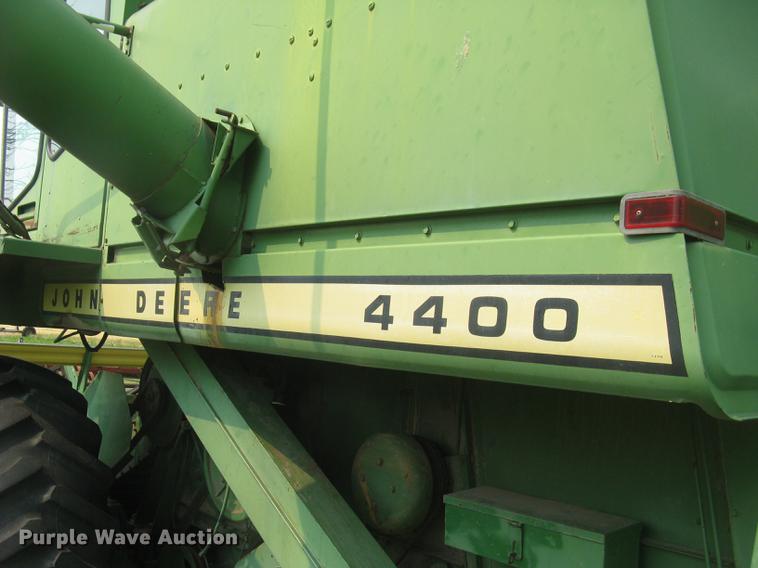 image for item DC2253 John Deere 4400 combine