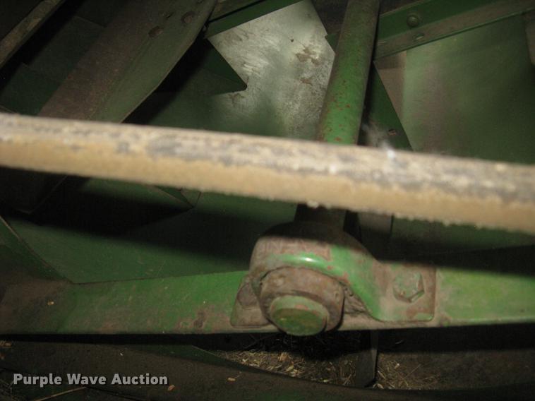 image for item DC2253 John Deere 4400 combine