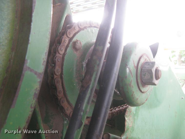 image for item DC2253 John Deere 4400 combine