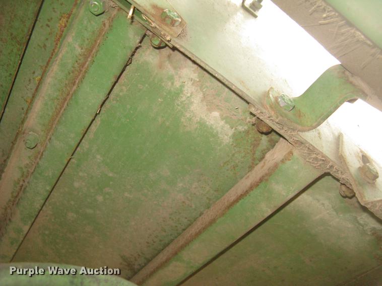 image for item DC2253 John Deere 4400 combine