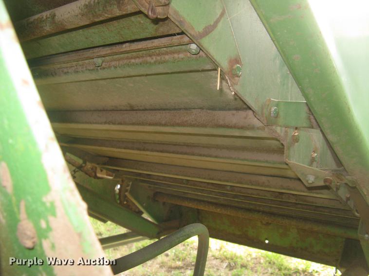 image for item DC2253 John Deere 4400 combine