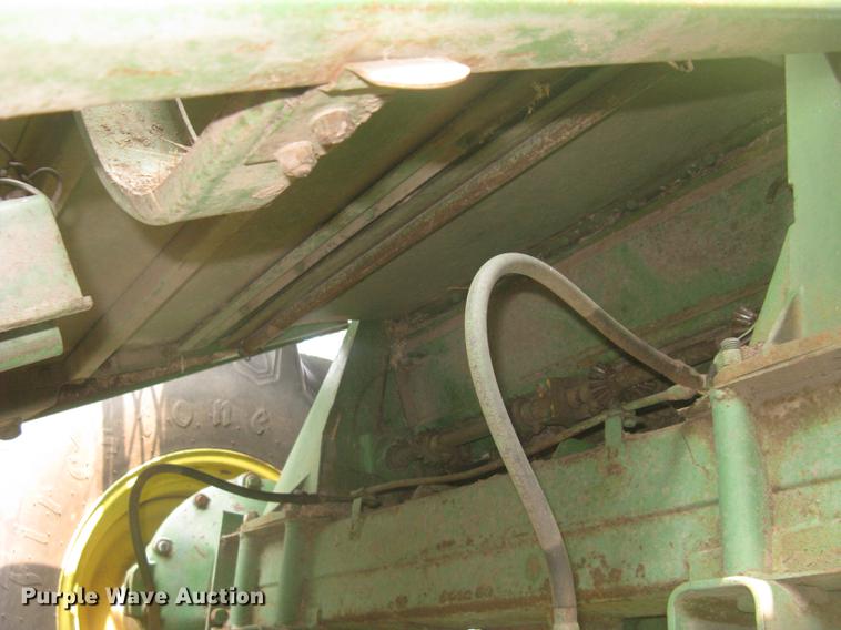 image for item DC2253 John Deere 4400 combine