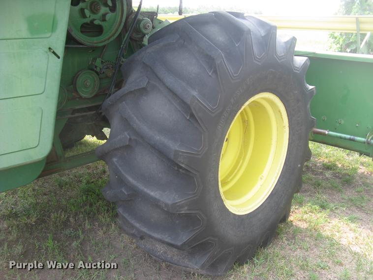 image for item DC2253 John Deere 4400 combine