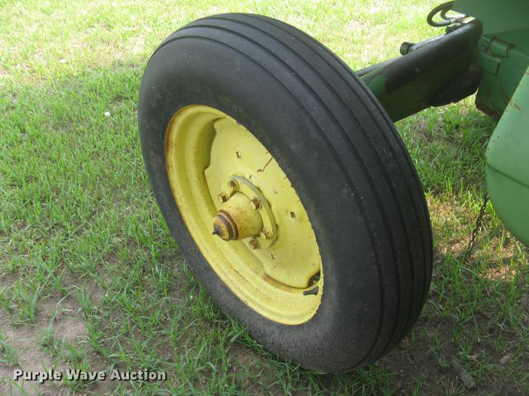 image for item DC2253 John Deere 4400 combine