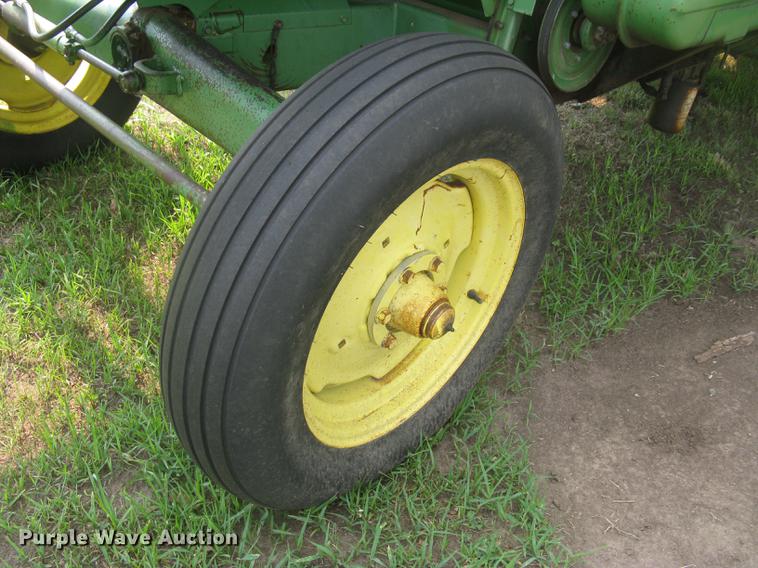 image for item DC2253 John Deere 4400 combine
