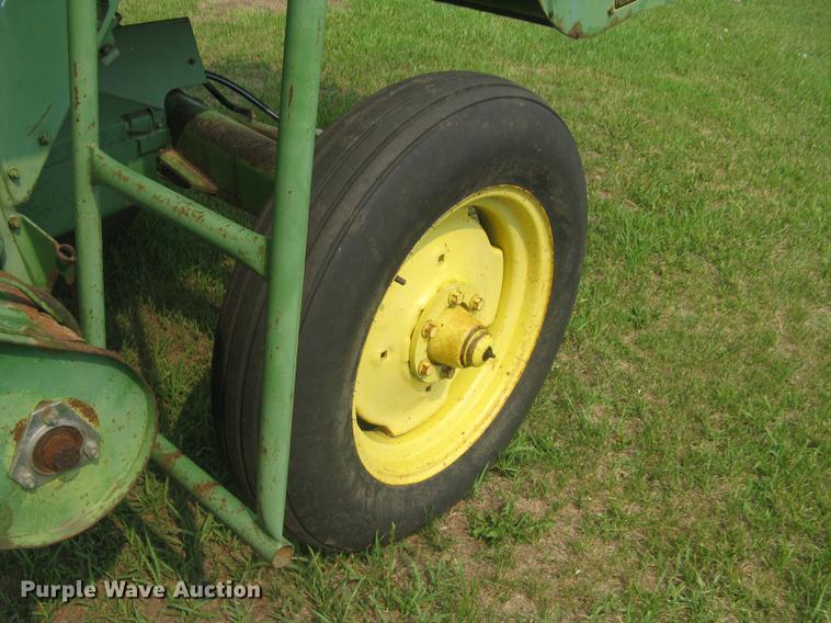 image for item DC2253 John Deere 4400 combine