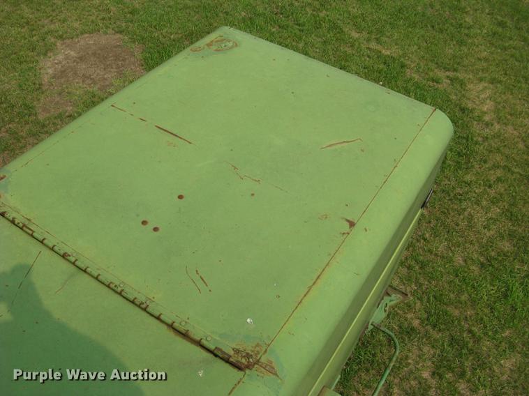 image for item DC2253 John Deere 4400 combine