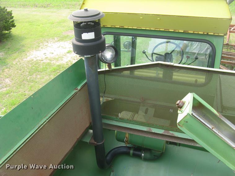 image for item DC2253 John Deere 4400 combine