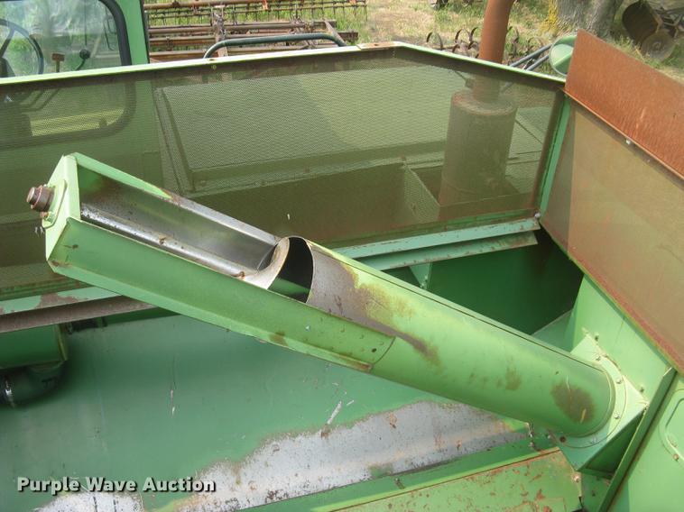 image for item DC2253 John Deere 4400 combine