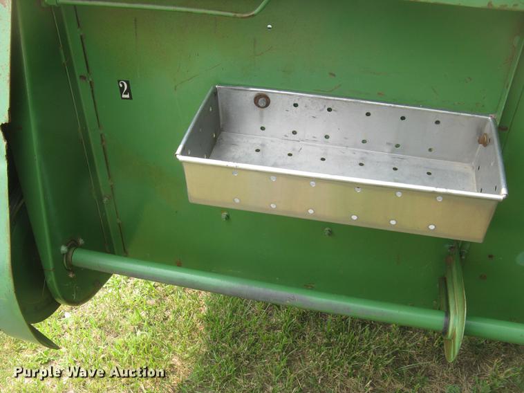 image for item DC2253 John Deere 4400 combine