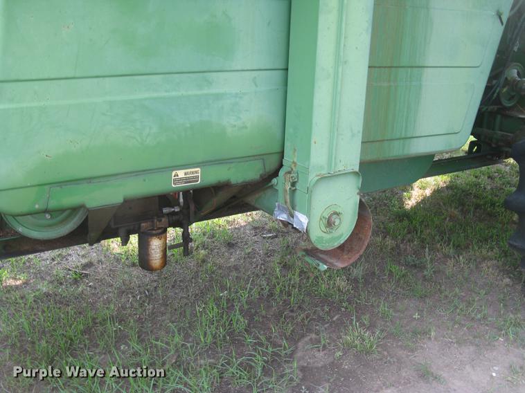 image for item DC2253 John Deere 4400 combine