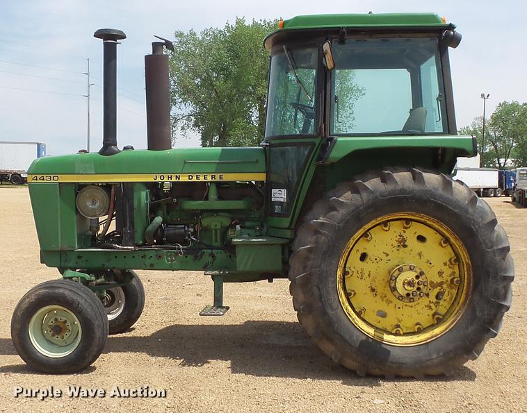 image for item DC4723 1977 John Deere 4430 tractor