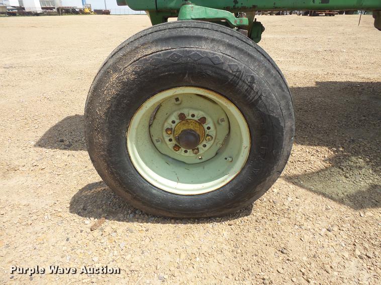 image for item DC4723 1977 John Deere 4430 tractor