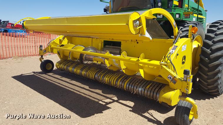 image for item DD1189 2013 John Deere 640C pickup head