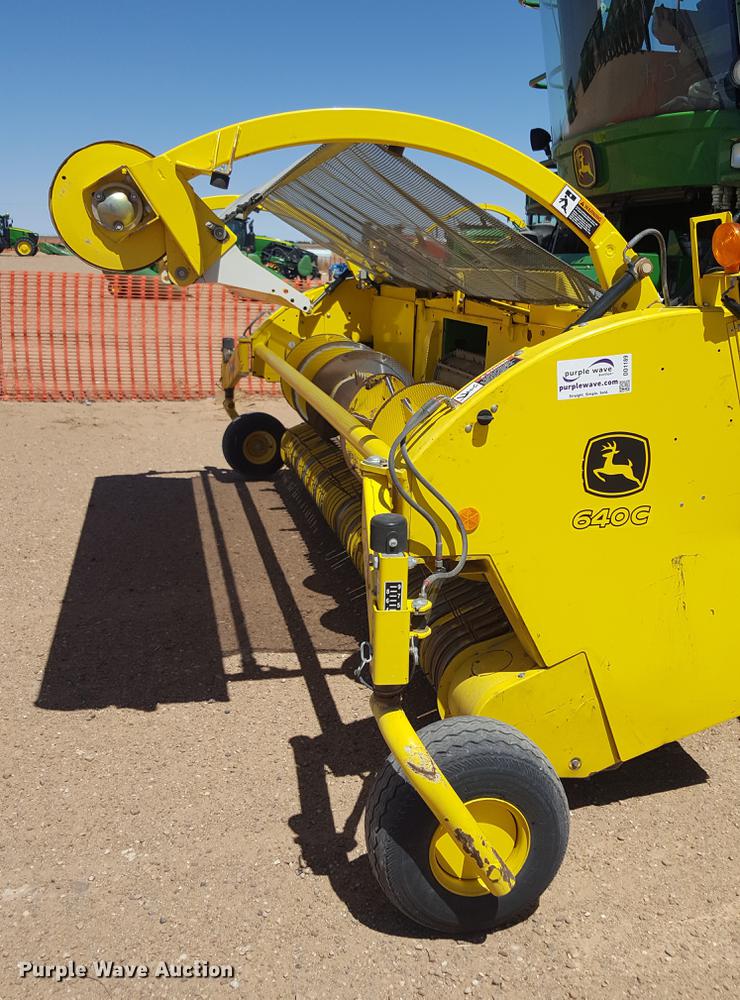 image for item DD1189 2013 John Deere 640C pickup head