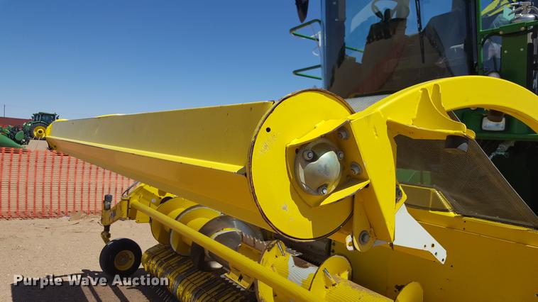 image for item DD1189 2013 John Deere 640C pickup head