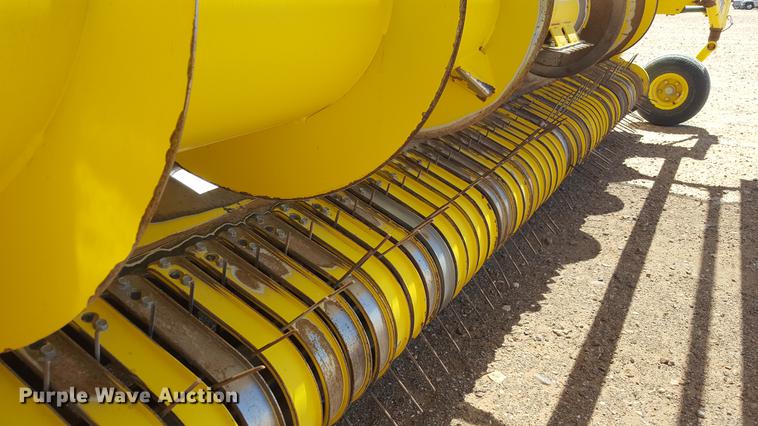 image for item DD1189 2013 John Deere 640C pickup head