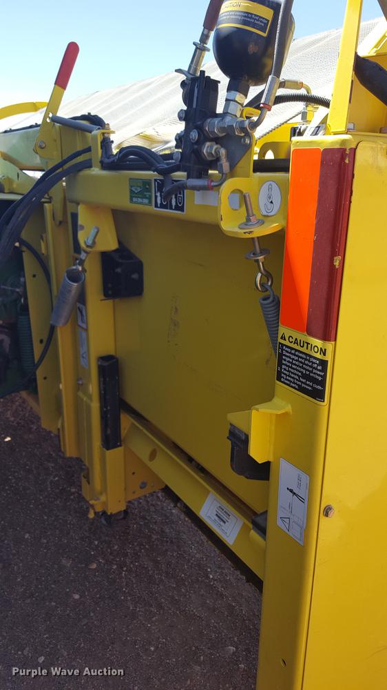 image for item DD1189 2013 John Deere 640C pickup head