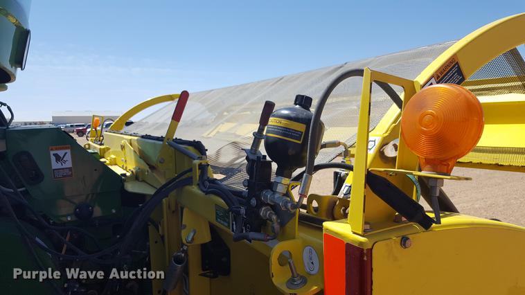 image for item DD1189 2013 John Deere 640C pickup head