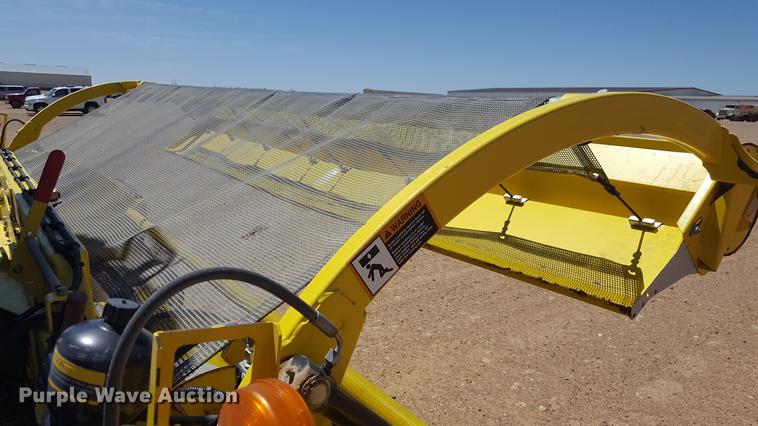 image for item DD1189 2013 John Deere 640C pickup head