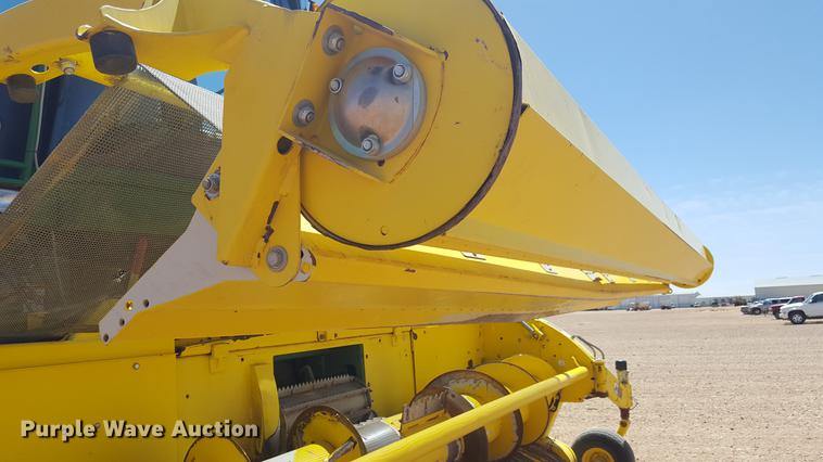 image for item DD1189 2013 John Deere 640C pickup head