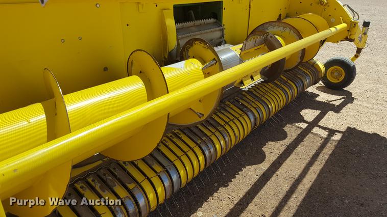 image for item DD1189 2013 John Deere 640C pickup head