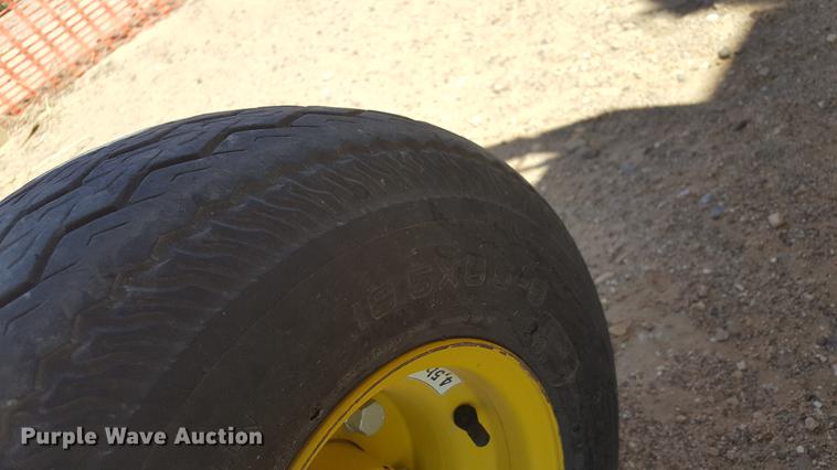 image for item DD1189 2013 John Deere 640C pickup head