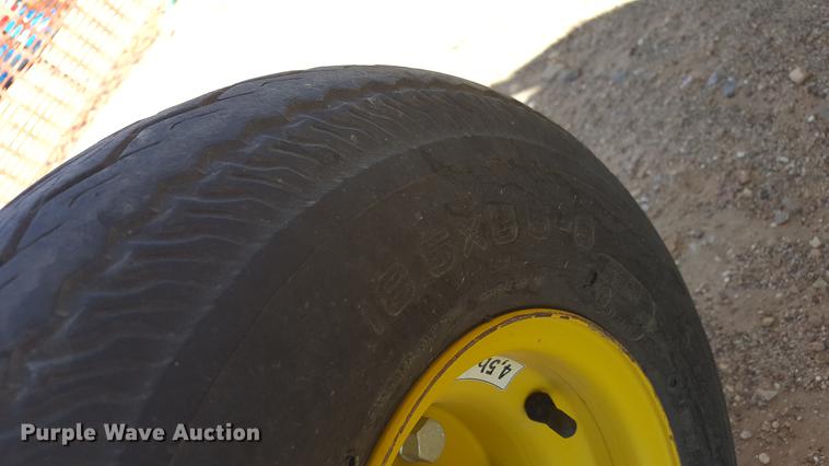 image for item DD1189 2013 John Deere 640C pickup head